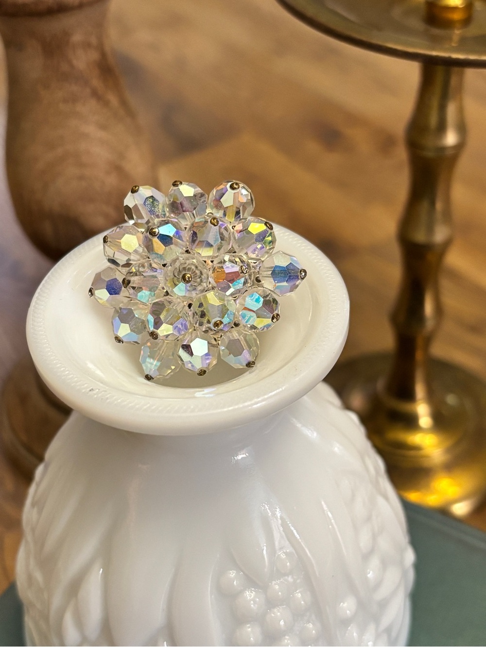 Vintage Aurora Borealis (AB) crystal bead cluster brooch - 1950’s - Picture 2 of 3